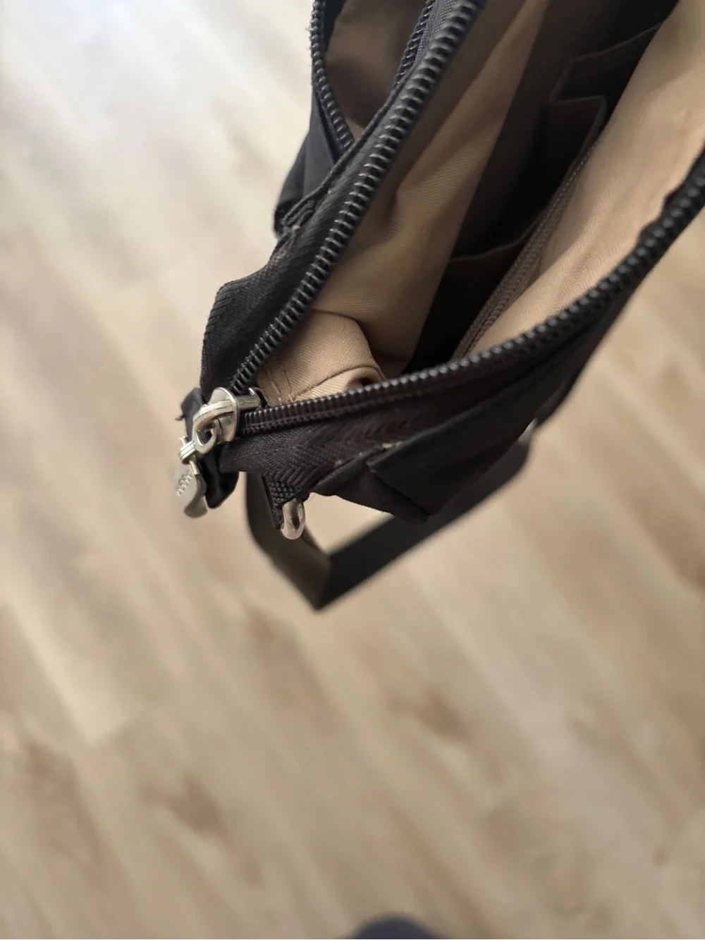 Baggallini Black Crossbody Shoulder Bag Everyday Travel Carry - Picture 10 of 10